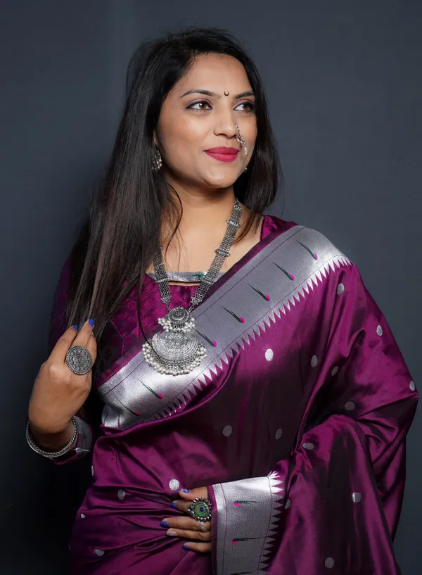 Wine_Colour_Pure_Paithani_Silk_Saree_With_Rich_Pallu_And_Unstiched_Blouse_Piece.